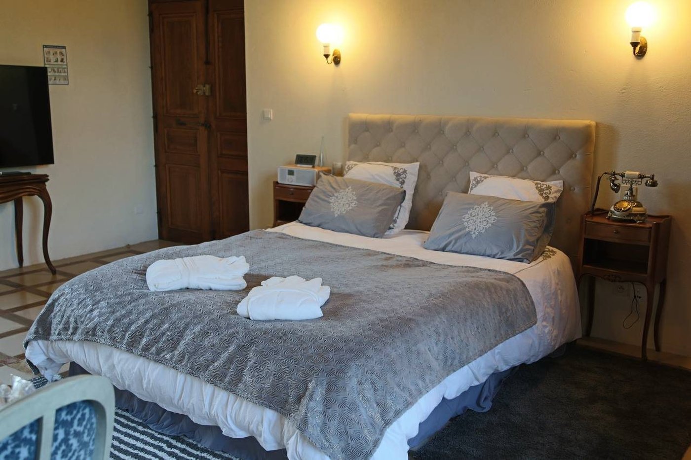 Le lit sous les appliques