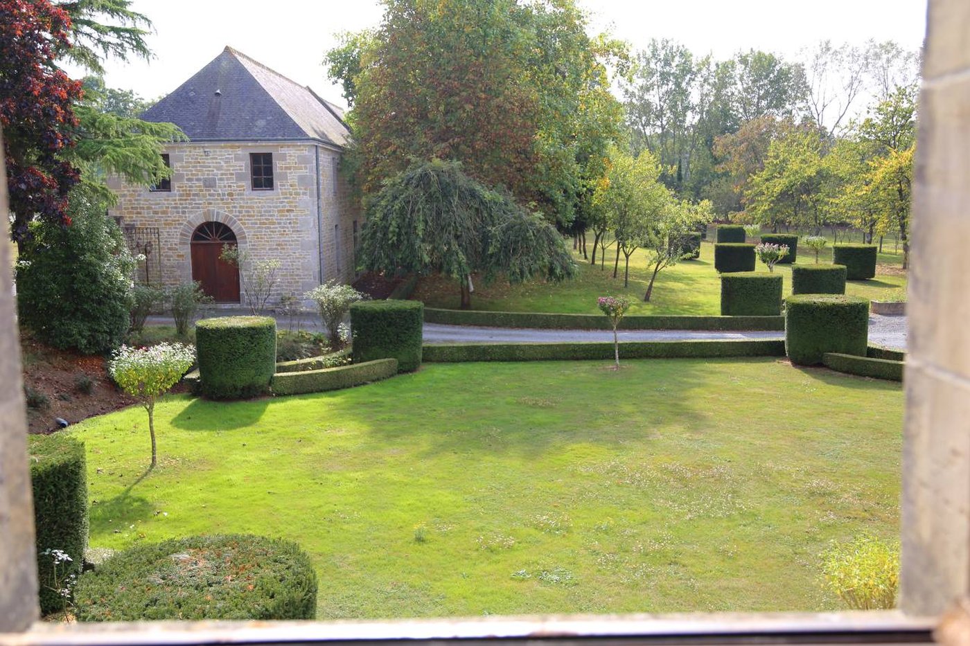 Chambre Standard — la vue sur le jardin et l'annexe