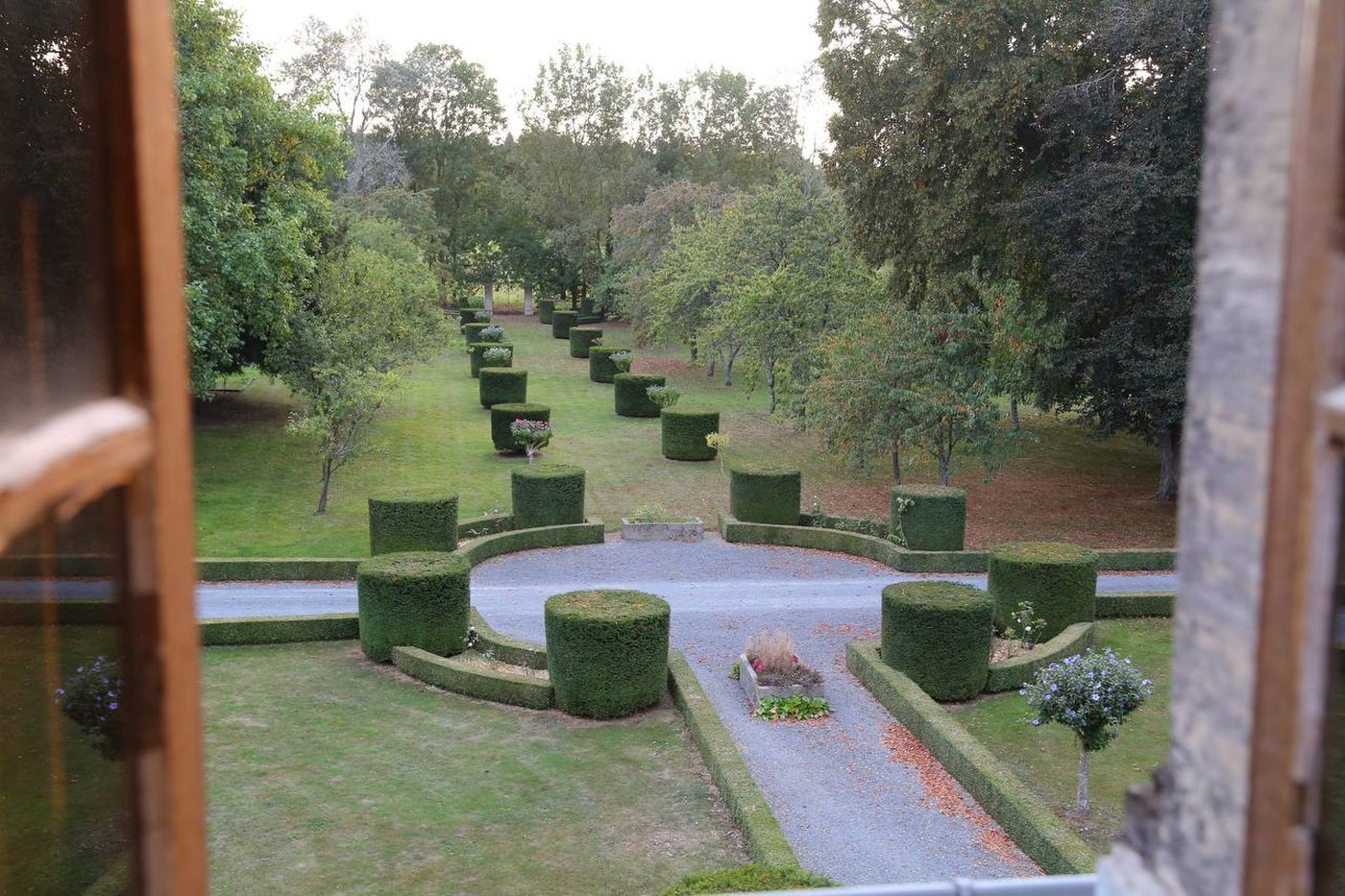 Chambre Supérieure — la vue sur le jardin à la française