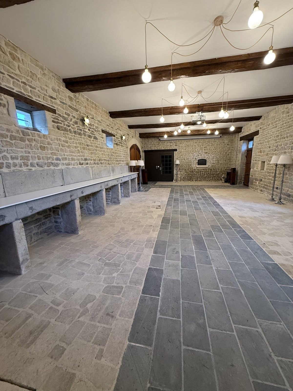 La salle vide, avant le dressage
