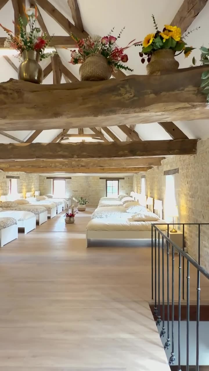 Le dortoir, la charpente et les lits